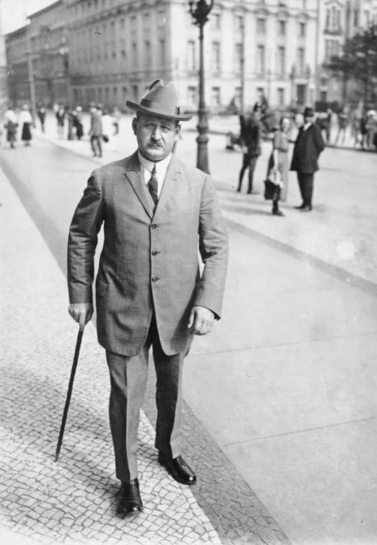 Gustav Bauer - For documentary purposes the German Federal Archive often retained the original image captions, which may be erroneous, biased, obsolete or politically extreme. Der frühere sozialdemokr