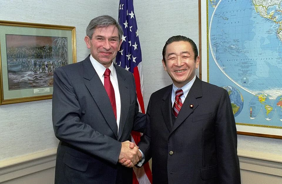 Ryutaro Hashimoto - The Honorable Paul Wolfowitz (left), U.S. Deputy Secretary of Defense, poses for a photograph with former Japanese Prime Minister Ryutaro Hashimoto, during his visit at the Pentago