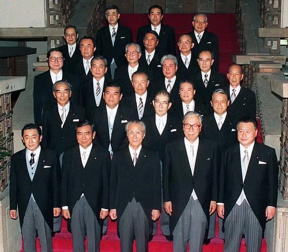 Ryutaro Hashimoto - Tomiichi Murayama, Prime Minister, reformed the Cabinet on August 8, 1995. Murayama posed for the photo with Tomoharu Tazawa, Yōhei Kōno, Masayoshi Takemura, Yoshinobu Shimamura, C