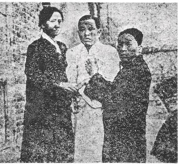 Park Hon-young - 1927년 11월, 수감 중 병보석으로 풀려난 공산주의 운동가 박헌영.