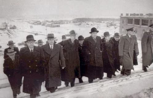Park Hon-young - The cabinet of DPRK(North Korea) visited Moscow of Soviet Union, climbing stairs with Supreme Soviet of the Soviet Union in March 1949. In the front, from left to right, Park Hon-yong