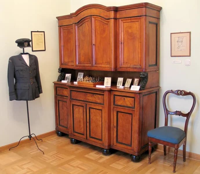 Władysław Sikorski - General Władysław Sikorski Room. Sideboard, dress form, uniform.