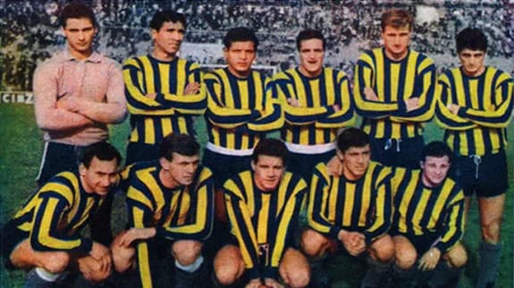 César Luis Menotti - Parados: Edgardo Andrada, José Casares, Néstor Cardoso, Juan Biagioli, Norberto Bautista, Gualberto Muggione. Hincados: José Carbone, César Menotti, Elio Montaño, Enrique Fernánde