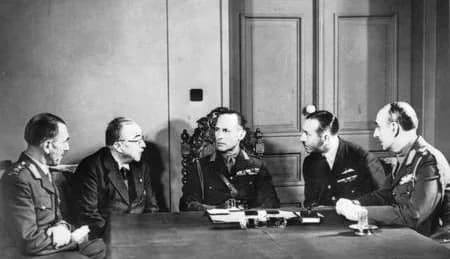 Ioannis Metaxas - Meeting of the Anglo-Greek War Council. Left to right: Major General Gambier-Parry, General Metaxas, George II King of Greece, Air Vice Marshal D'Albiac (RAF) and General Papagos.