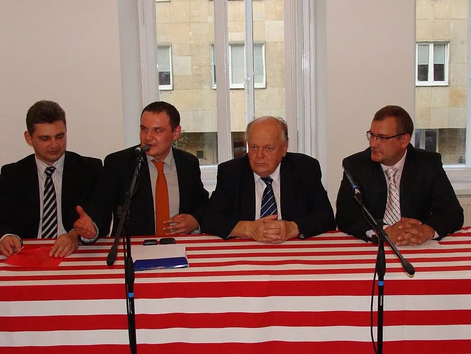 Stanisław Šuškievič - Juryj Hubarewicz, Alaksandr Zarembiuk, Stanisłau Szuszkiewicz i Dzmitryj Barodka na otwarciu Białoruskiego Domu w Warszawie na ul. Wiejskiej 13/3