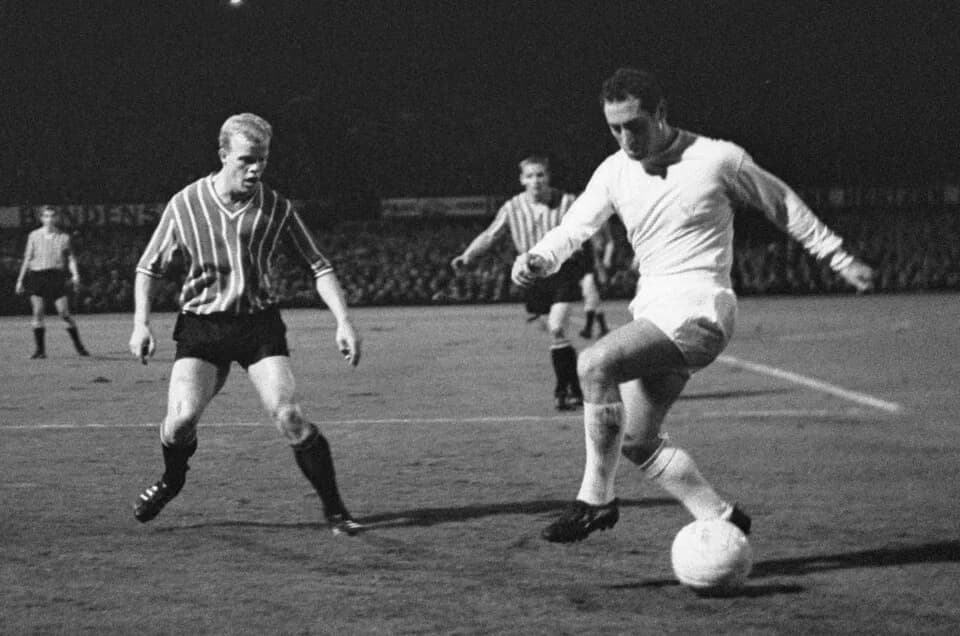 Paco Gento - Feyenoord tegen Real Madrid 2-1, spelmomenten. Gento (cropped).