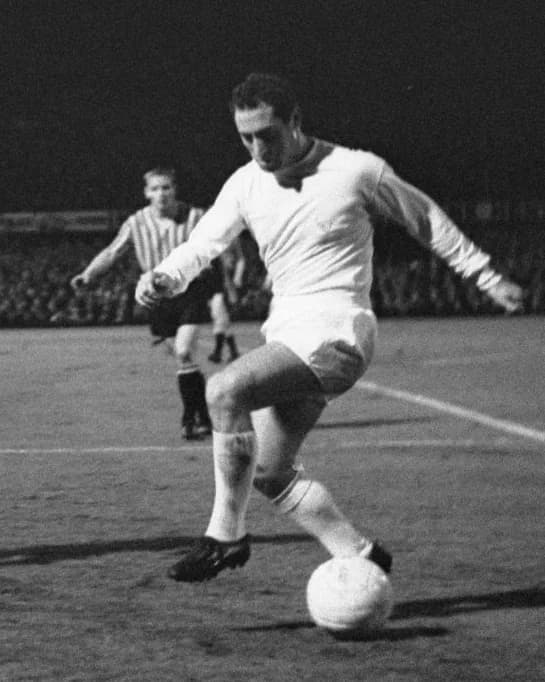 Paco Gento - Real Madrid player Francisco Gento dribbling the ball in a match vs. Dutch team Feyenoord.