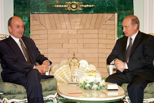 Konstantinos Stephanopoulos - THE KREMLIN, MOSCOW. Russian President Vladimir Putin and his Greek counterpart Konstantinos Stephanopoulos.
