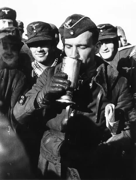 Hans-Ulrich Rudel - Ehrenpokal - Rudel.jpg