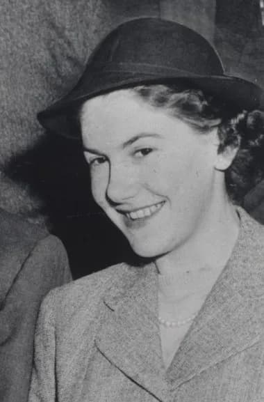 Malcolm Fraser - Tamie Fraser in 1958, attending a political event with her husband Malcolm