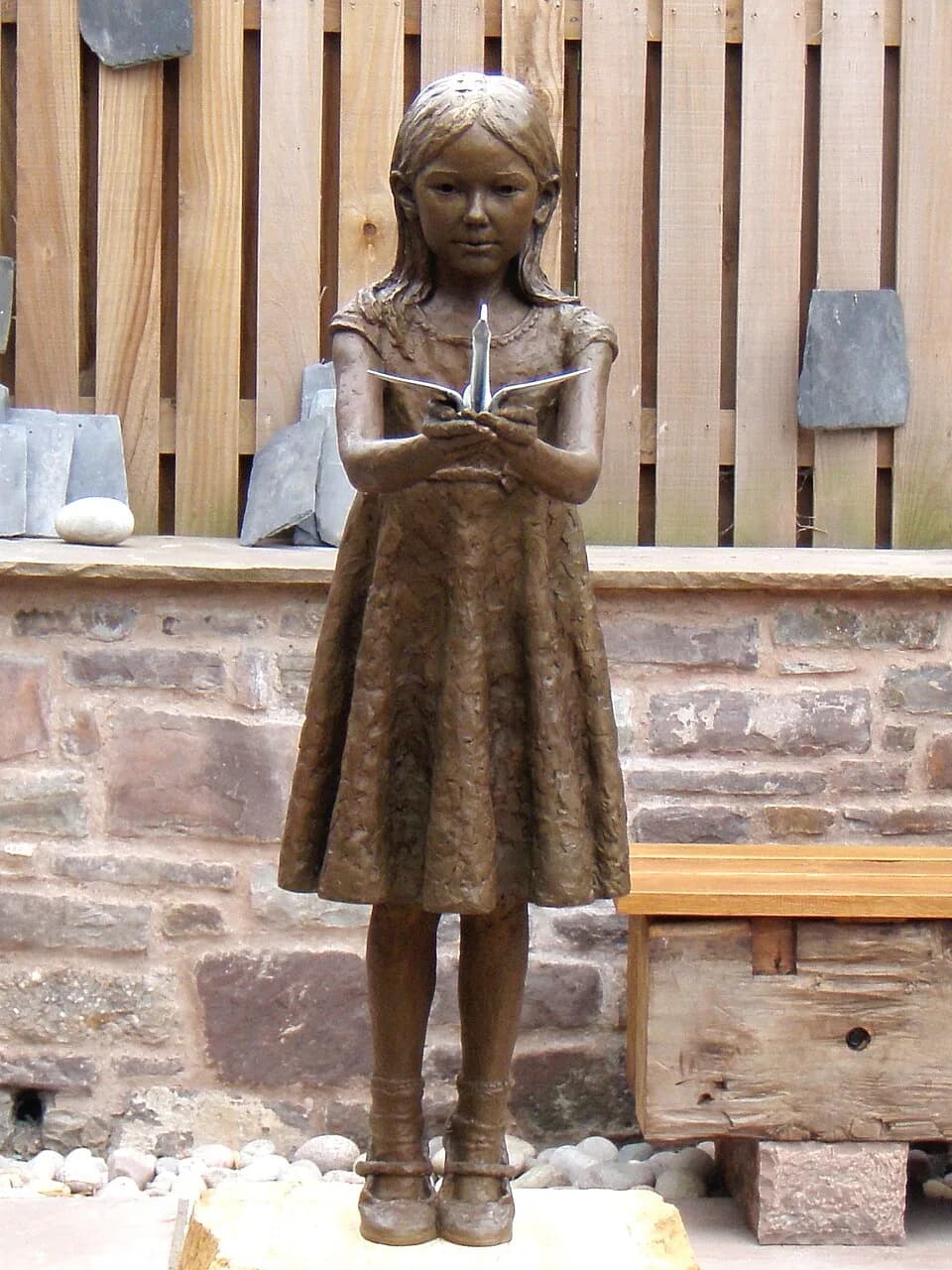 Sadako Sasaki - Sadako Sasaki sculpture