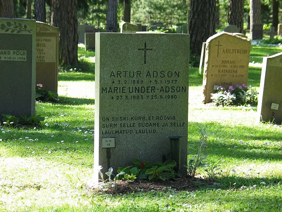Marie Under - Marie Underi ja Artur Adsoni hauakivi 23. kvartalis