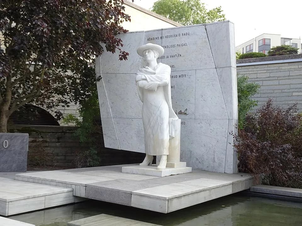 Marie Under - Statue of poet Marie Under in Tallinn, Estonia