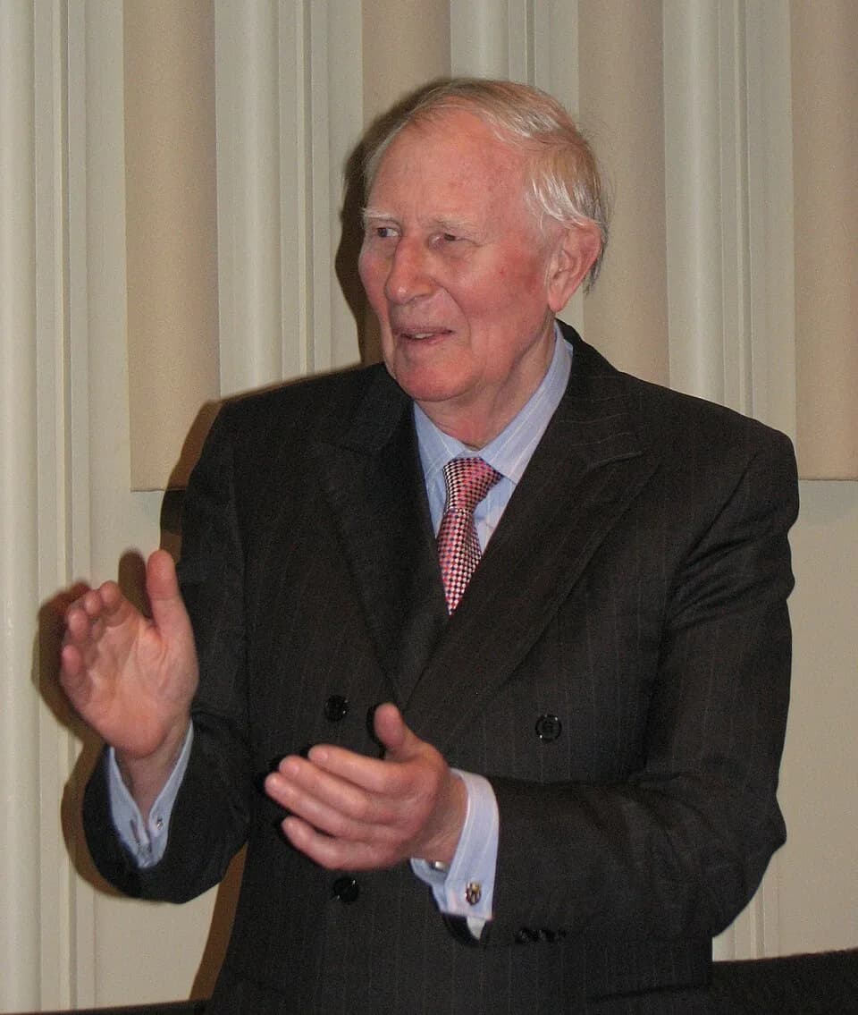 Roger Bannister - Sir Roger Bannister at the prize presentation of the 2009 Teddy Hall relay race.