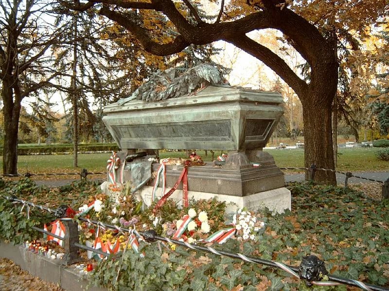 János Arany - Arany János és Arany László síremléke Budapesten. Stróbl Alajos alkotása. Kerepesi temető: 14-sziget.