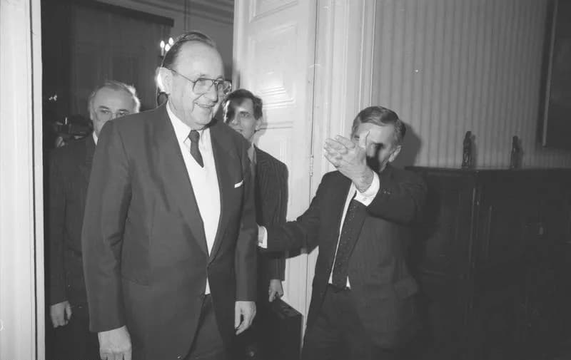 Gyula Horn - For documentary purposes the German Federal Archive often retained the original image captions, which may be erroneous, biased, obsolete or politically extreme. Bundesminister Genscher in