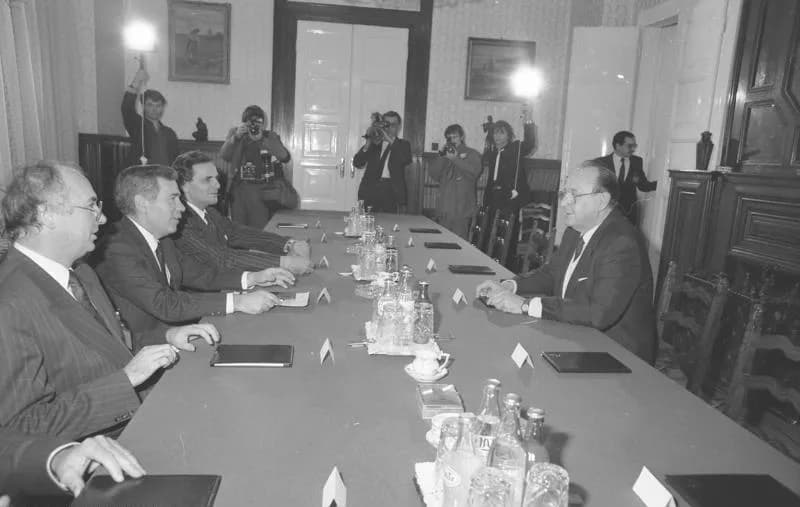 Gyula Horn - For documentary purposes the German Federal Archive often retained the original image captions, which may be erroneous, biased, obsolete or politically extreme. Bundesminister Genscher in