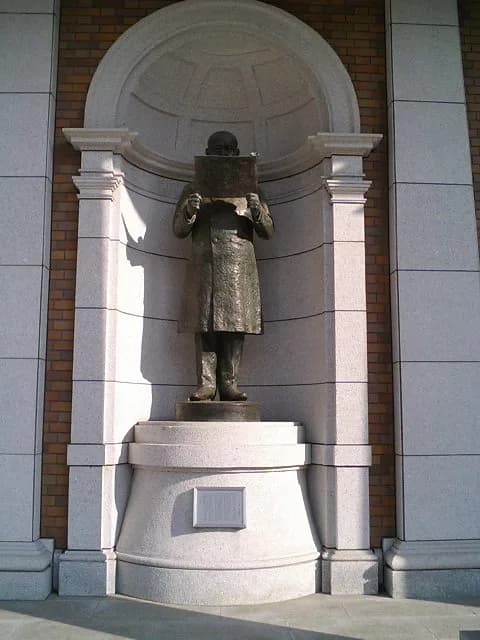 Katsura Tarō - Bronze statue of Katsura Tarō (1848–1913), general in the Imperial Japanese Army and prime-minister of Japan. The statue is situated in Hachiōji, Tokyo, Japan.