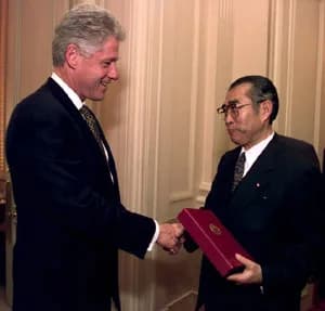 Keizō Obuchi - Bill Clinton and Keizo Obuchi in Tokyo, November 20, 1998.