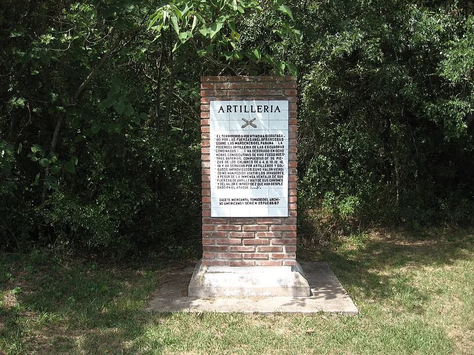 Juan Manuel de Rosas - Monumento en homenaje a la Artilleria de la Batalla de la Vuelta de Obligado, en el sitio en donde se celebró dicha batalla