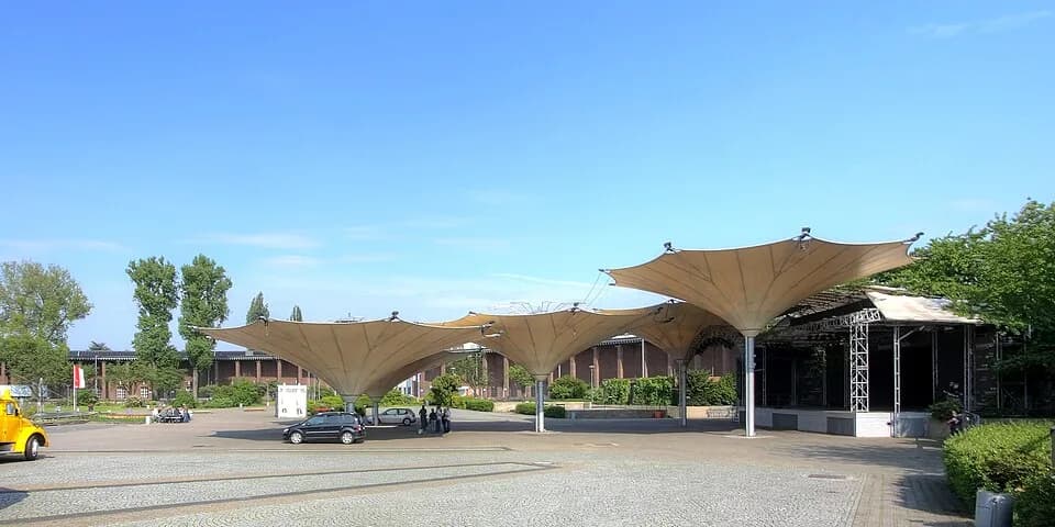 Frei Otto - Open-Air-Bühne am Tanzbrunnen Köln, Teil vom Rheinpark. Überdachung: Frei Otto.