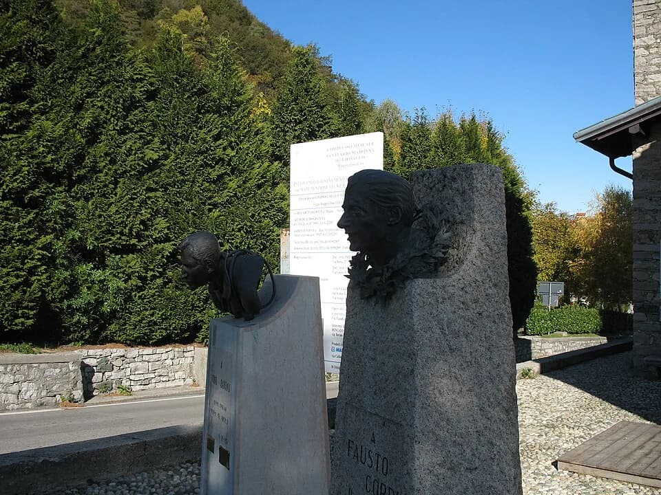 Gino Bartali - Statua situata nel piazzale del Santuario della Madonna del Ghisallo