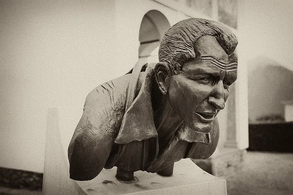 Gino Bartali - view on black