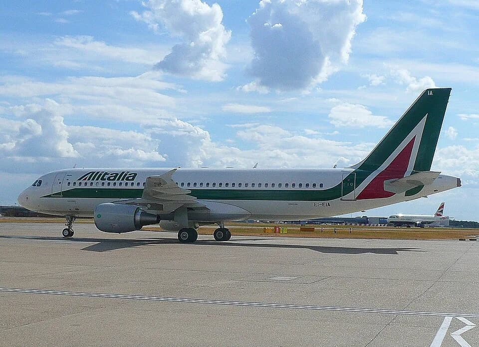 Elsa Morante - EI-EIA A320 Alitalia heading for T4 on it's first visit.