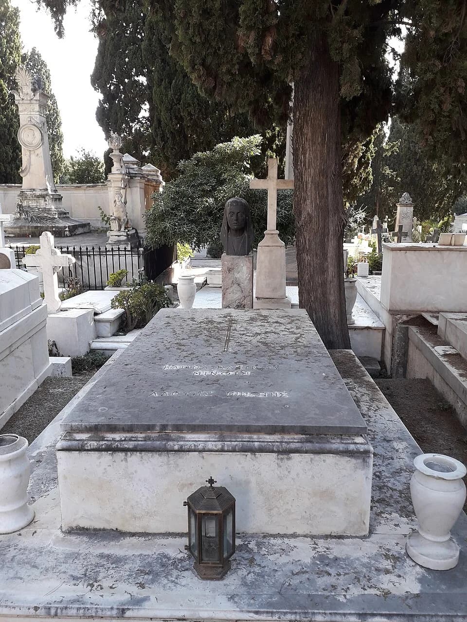 Katina Paxinou - Grave of Katina Paxinou and Alexis Minotis at the First Cemetery of Athens.