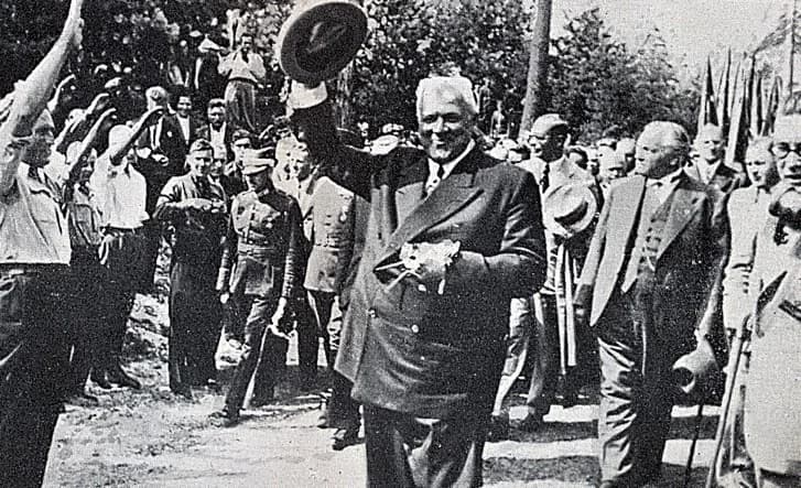 Kārlis Ulmanis - President of Latvia Karlis Ulmanis visiting his supporters, Photo by en:PAT ( Polish Press Agency before 1939)