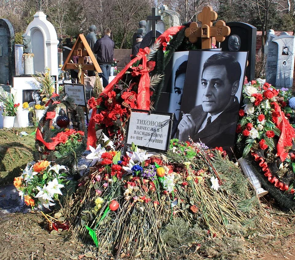 Vyacheslav Tikhonov - Vyacheslav Tikhonov's grave (a popular actor from Russia).
