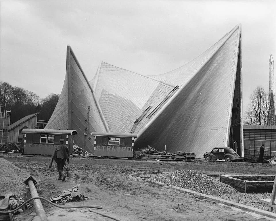 Iannis Xenakis - Collectie / Archief : Fotocollectie Anefo
Reportage / Serie : [ onbekend ]
Beschrijving : Philipspaviljoen / aangetast
Datum : 14 februari 1958
Locatie : Brussel
Instellingsnaam : Phi