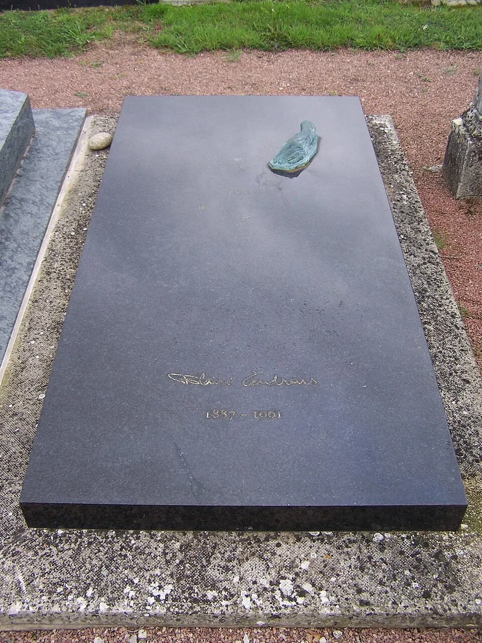 Blaise Meliani - Tombe de Blaise Cendrars au Tremblay-sur-Mauldre (Yvelines, France)