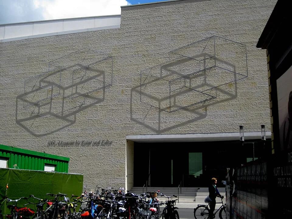 Josef Albers - Neuer Standort auf der Seitenfront (Pferdegasse) des LWL-Museum für Kunst und Kultur, Münster