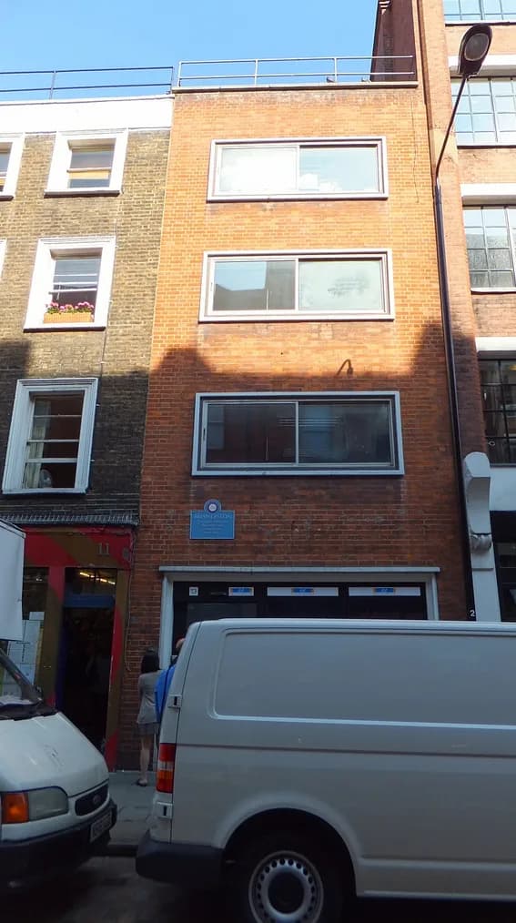 Brian Epstein - Brian Epstein worked here 1963-64 (NEMS), 13 Monmouth Street, London WC2.

kindly sent to us by Charles Watson

References
The Beatles Fan Club, 13 Monmouth Street, London WC2H 9DA. Th