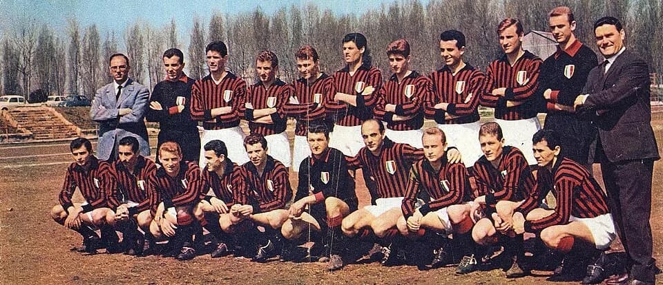 Alcides Ghiggia - Commemorative photograph of 1961–62 AC Milan's first-team squad for its 8th Italian title. From left to right, standing: Marino Bergamasco (assistant coach), Giorgio Ghezzi, Cesare M