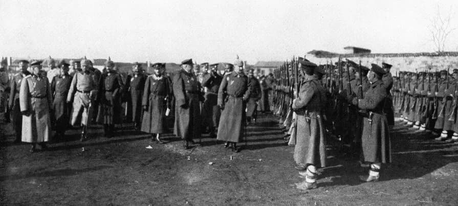 August von Mackensen - (1) Wilhelm II., (2) Ferdinand I., (3) Generalfeldmarschall v. Mackensen; Nisch