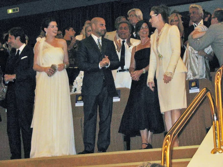 Valentino - The cast: Anne Hathaway, Stanley Tucci, Meryl StreepThe devil wears Prada