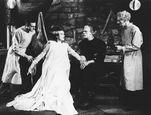 Elsa Lanchester - A screenshot from Bride of Frankenstein