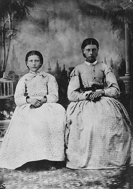 Louis Riel - EulalieAndHenrietteRiel.jpg