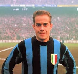 Luis Suárez - Luisito Suarez, negli anni '60, ai tempi della "Grande Inter" nello stadio San Siro a Milano.
Licensing
Suárez Miramontes, Luis

Categoria:Immagini di Luis Suárez Miramontes