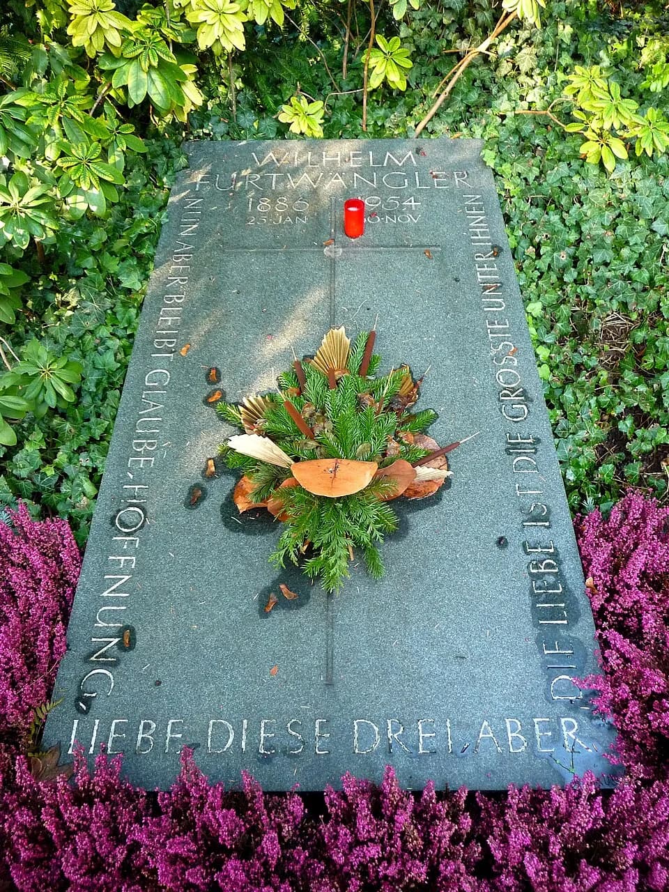 Wilhelm Furtwängler - Grabstätte des Dirigenten und Komponisten Wilhelm Furtwängler (25. Januar 1886 - 30. November 1954) auf dem Bergfriedhof in Heidelberg (Baden-Württemberg, Deutschland)