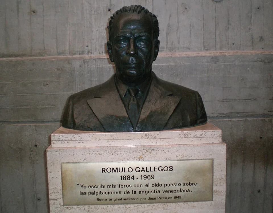 Rómulo Gallegos - Sculpture of Rómulo Gallegos at the Celarg, Caracas, Venezuela