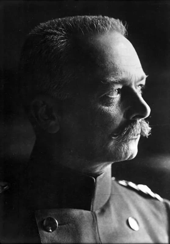 Erich von Falkenhayn - For documentary purposes the German Federal Archive often retained the original image captions, which may be erroneous, biased, obsolete or politically extreme. Erich v. Falkenh