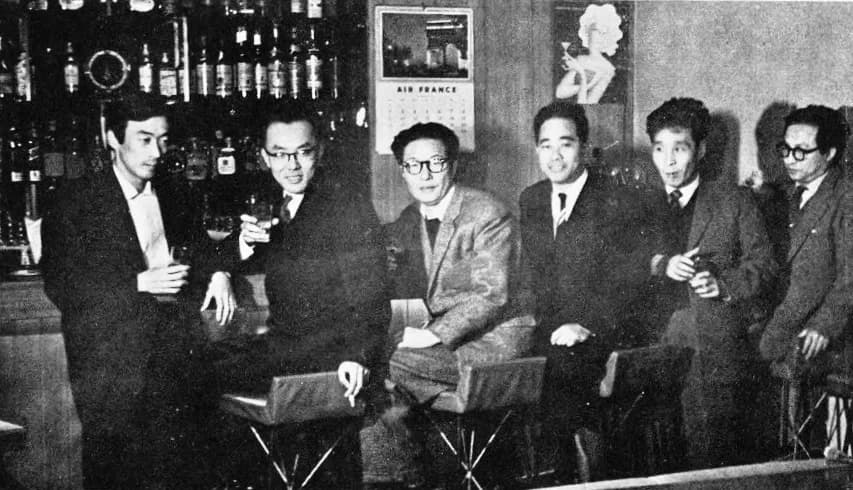 Shūsaku Endō - 左から、吉行淳之介、遠藤周作、近藤啓太郎、庄野潤三、安岡章太郎、小島信夫。