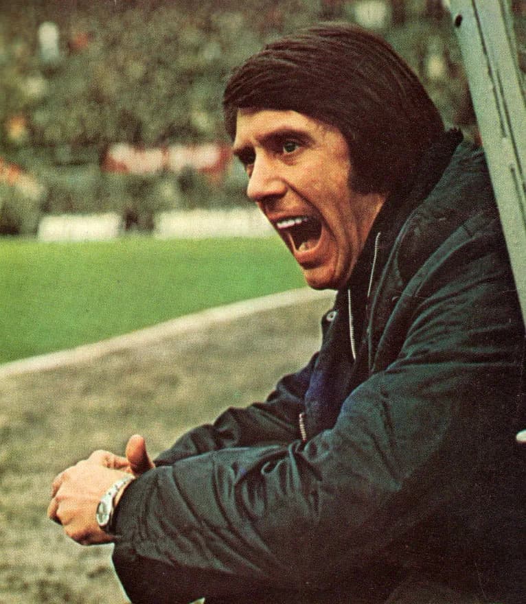 Cesare Maldini - L'allenatore di calcio italiano Cesare Maldini sulla panchina del Milan A.C. allo stadio San Siro di Milano (Italia) nella stagione 1973-74.