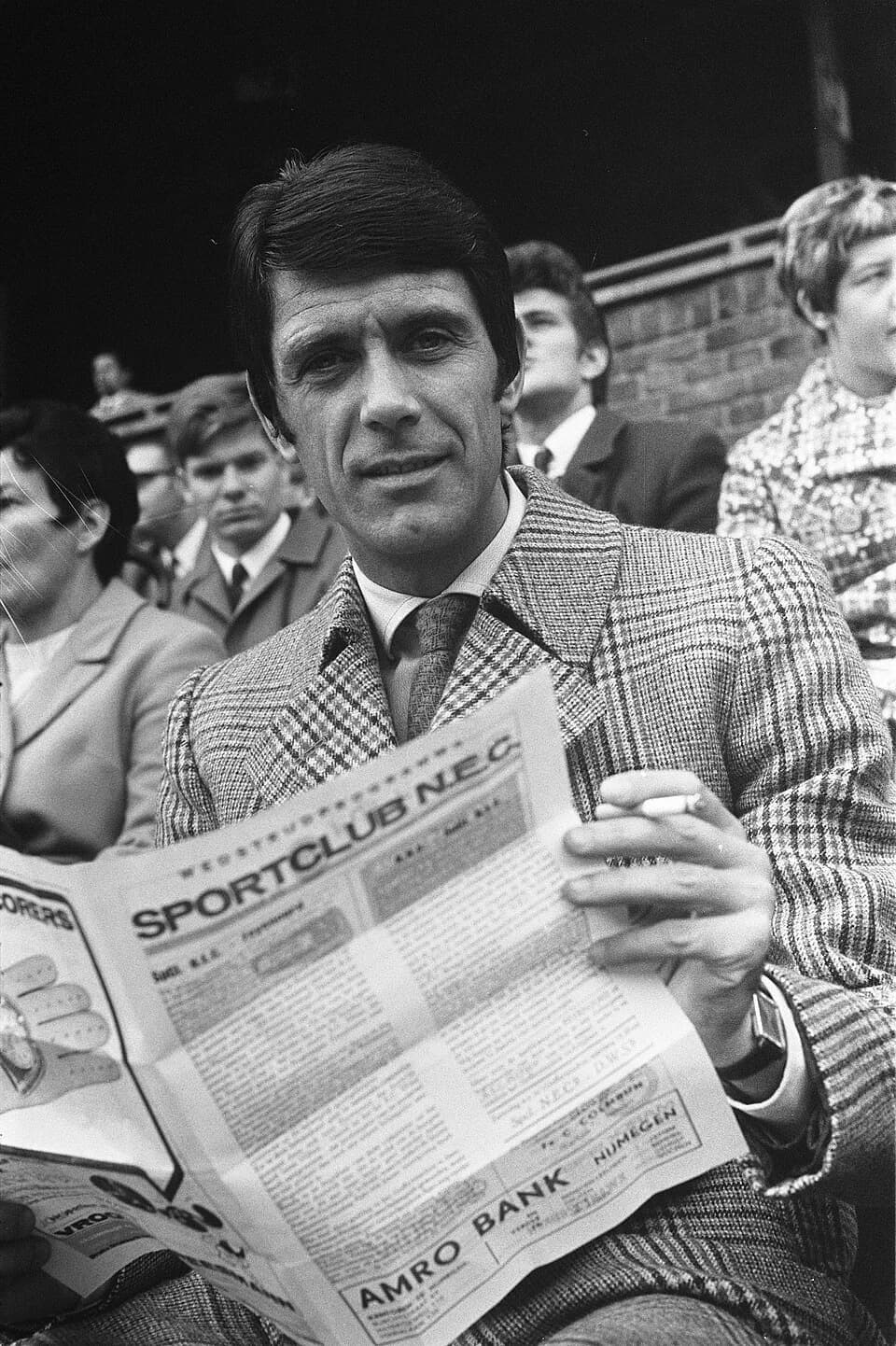 Cesare Maldini - Collectie / Archief : Fotocollectie Anefo
Reportage / Serie : [ onbekend ]
Beschrijving : NEC tegen Feyenoord 0-2. A. C. Milaan hulptrainer Maldini op tribune
Datum : 26 oktober 1969
