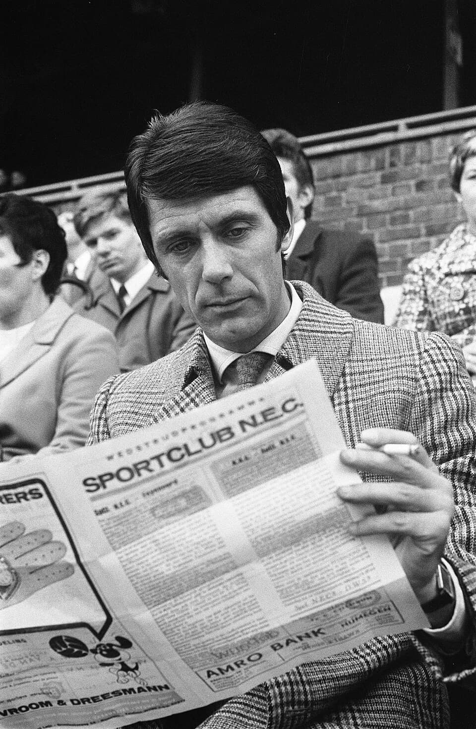 Cesare Maldini - Collectie / Archief : Fotocollectie Anefo
Reportage / Serie : [ onbekend ]
Beschrijving : NEC tegen Feyenoord 0-2. A. C. Milaan hulptrainer Maldini op tribune
Datum : 26 oktober 1969
