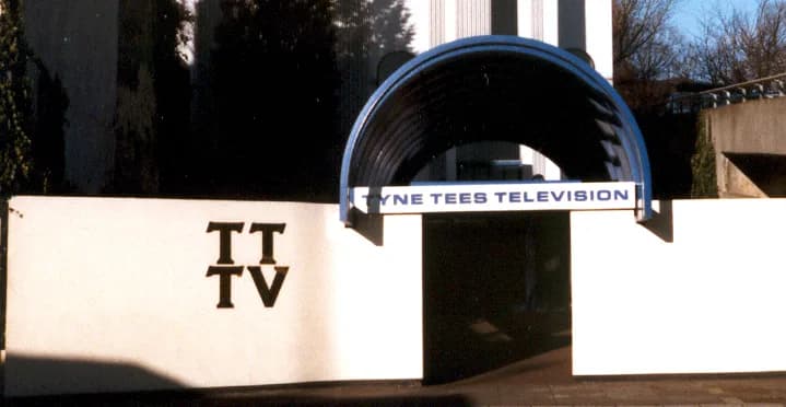 Richard Rogers - The Tube entrance, at en:Tyne Tees Television's City Road complex in Newcastle; image created by John-Paul Stephenson, January 1999