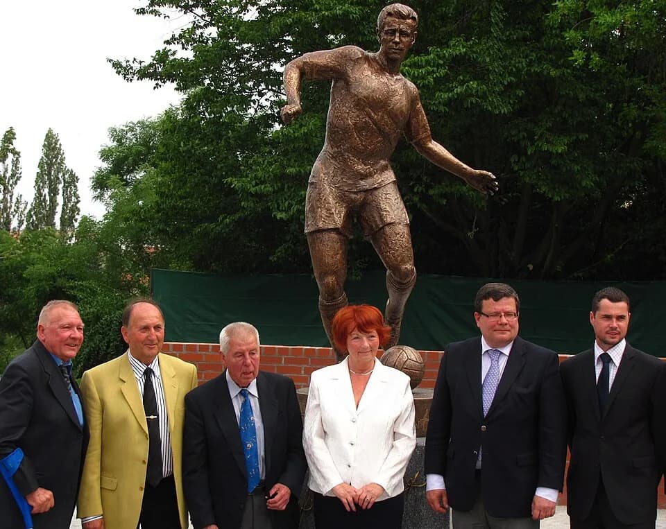 Josef Masopust - Marie Kousalíková, Mayor of Prague 6 - Josef Masopust, Czech footballer (on her right) - Alexander Vondra, Minister of Defense of the Czech Rep. (on her left)
